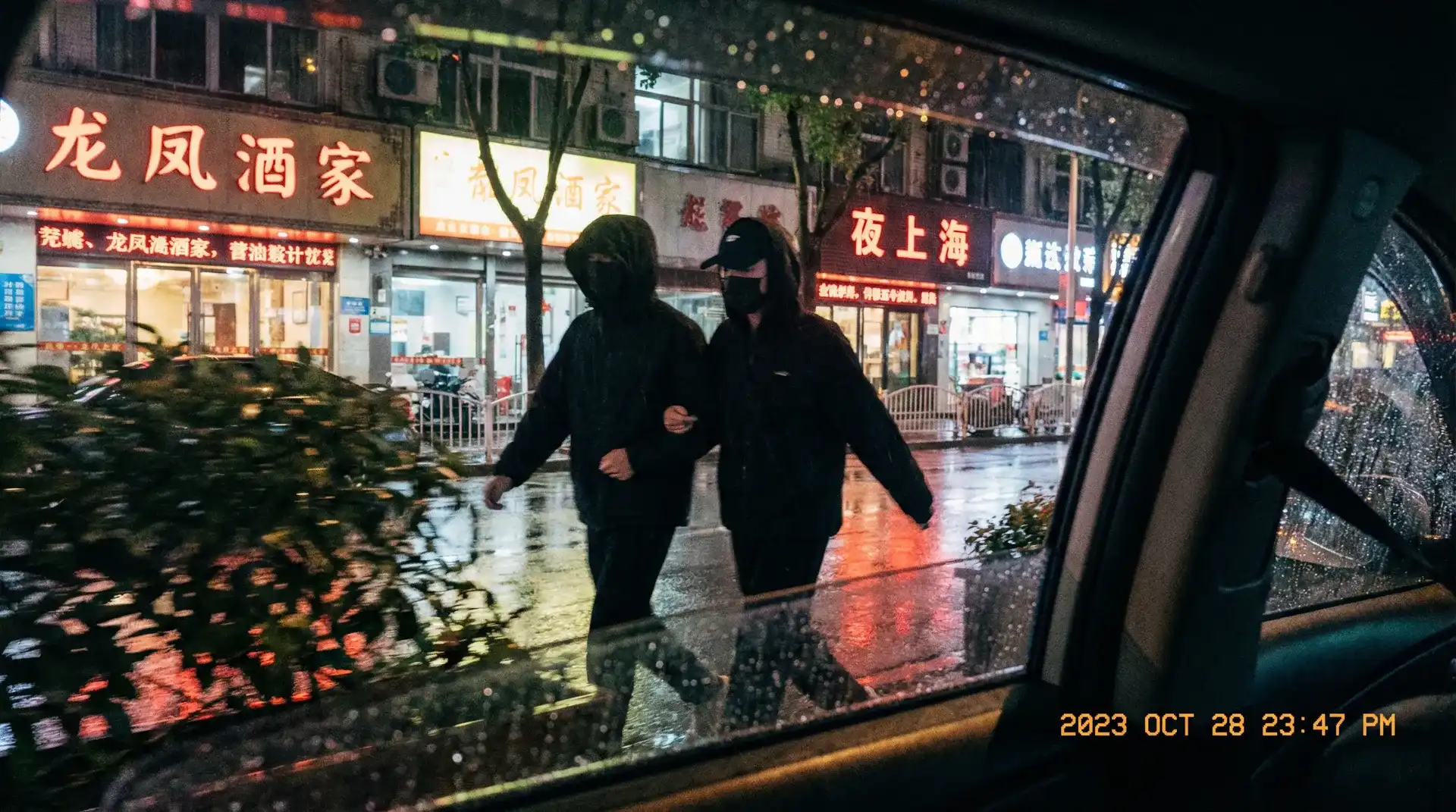 蘑菇视频-全网影视聚合|免费资源|高清无广告 - 顶流明星深夜密会现场抓拍照片